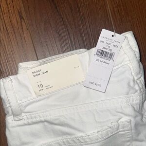 NWT American eagle White Baggy Mom Jeans